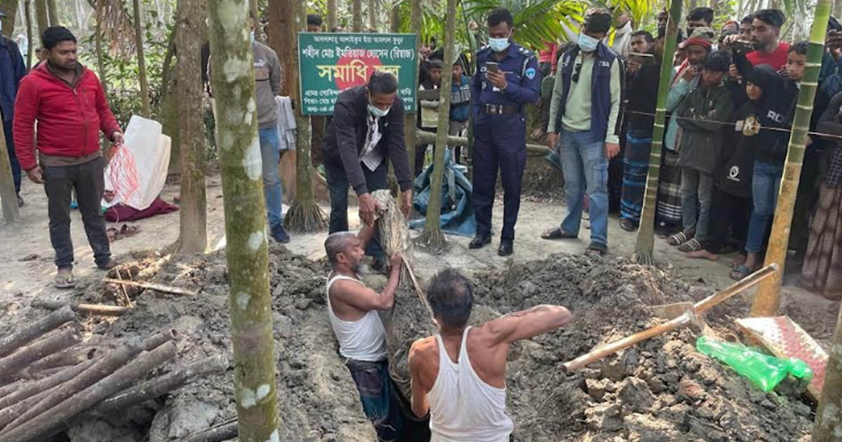 চাটখিলে ১৮ মাস পর কবর থেকে তোলা হলো ইমতিয়াজের মরদেহ