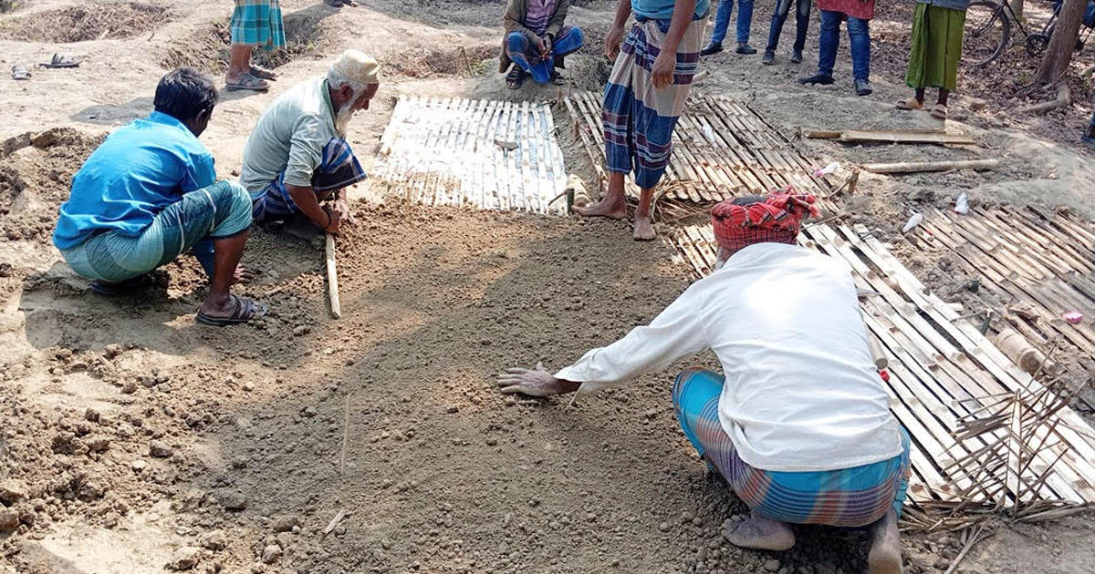 বিদ্যুতের খুঁটিতে ধাক্কা, নিভে গেল তিন বন্ধুর প্রাণ