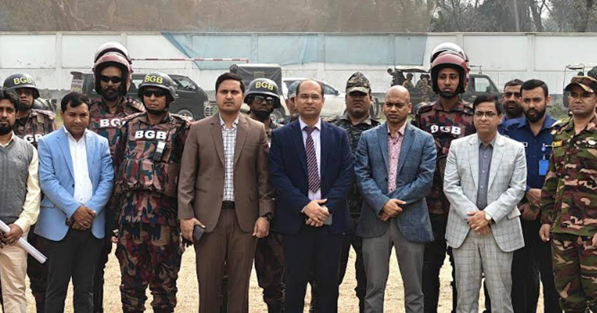 নারায়ণগঞ্জে ভোটকেন্দ্র পরিদর্শন করলেন জেলা প্রশাসক
