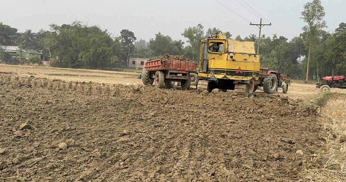 ধনবাড়ীতে ফসলি জমির মাটি কাটার উৎসব