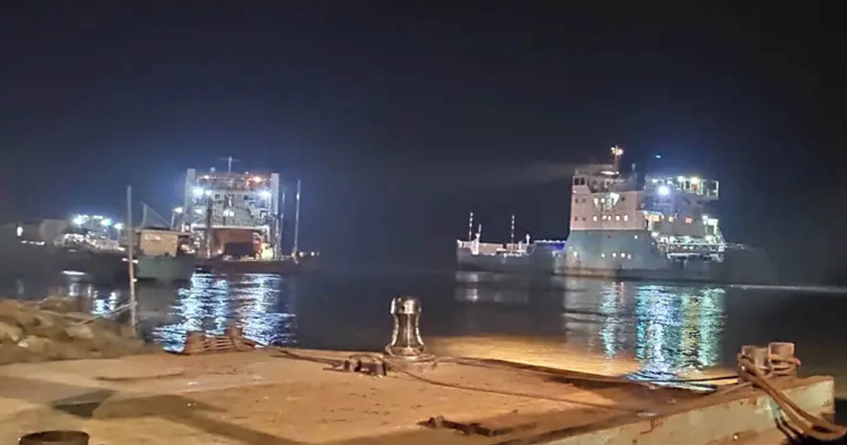 ঘন কুয়াশায় পাটুরিয়া-দৌলতদিয়া নৌপথে ফেরি চলাচল বন্ধ