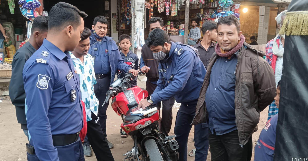 আইনশৃঙ্খলা রক্ষায় ফরিদগঞ্জে সড়কে পুলিশের অভিযান অব্যাহত