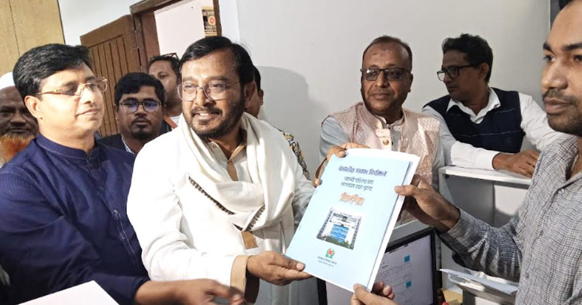 ফেনী-২ আসনে এবি পার্টি চেয়ারম্যান মজিবুর রহমান মঞ্জুর মনোনয়নপত্র সংগ্রহ