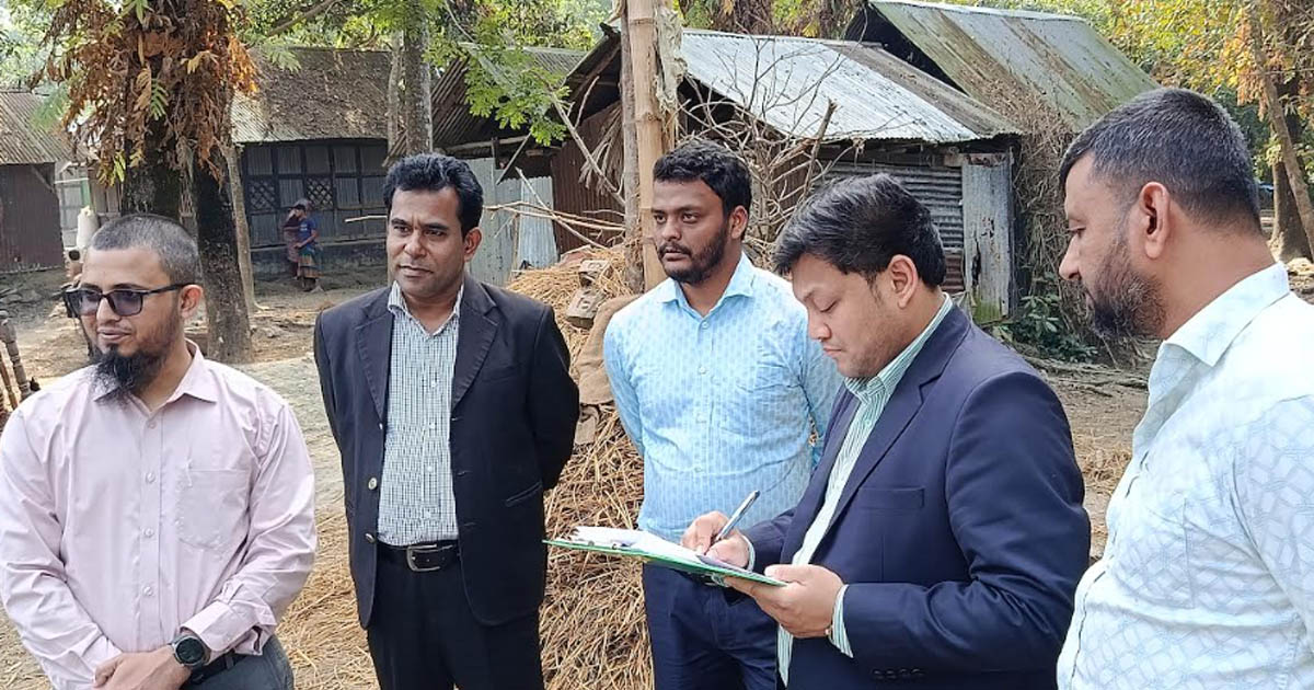 ফরিদগঞ্জে কৃষিজমির টপসয়েল কাটায় ১ লাখ টাকা জরিমানা