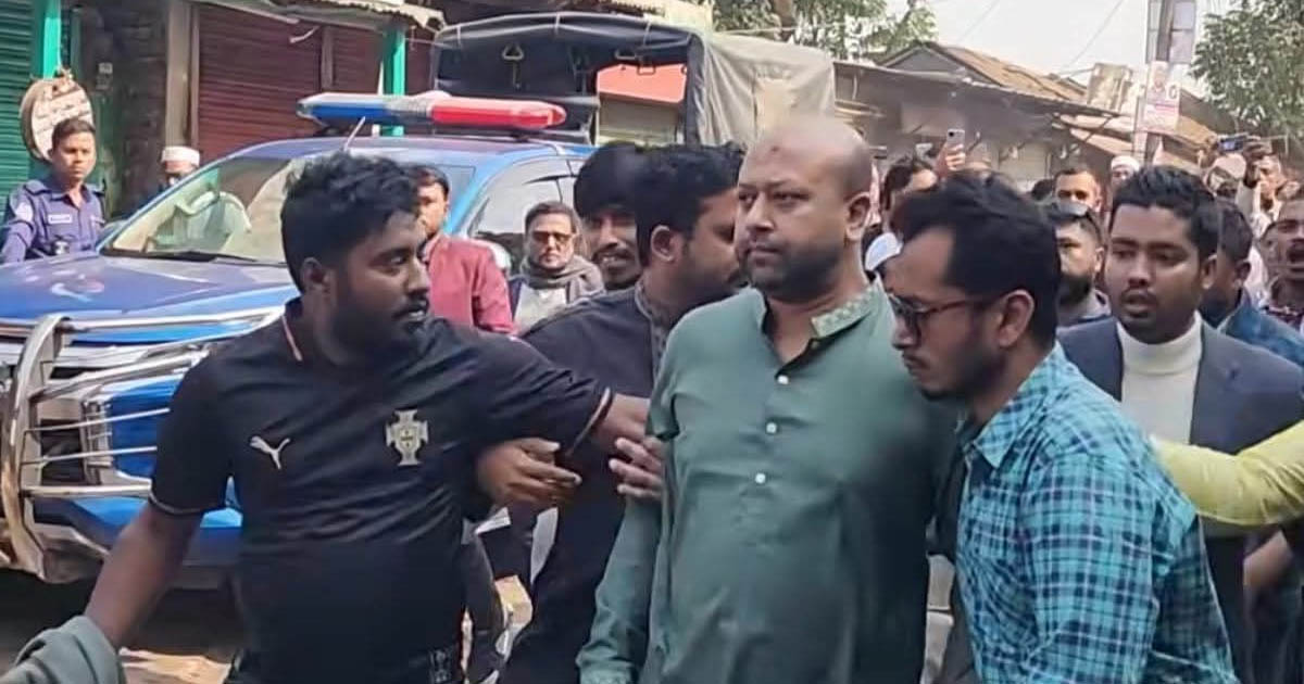 নিজ এলাকায় তোপের মুখে ব্যারিস্টার ফুয়াদ, ভুয়া ভুয়া স্লোগান