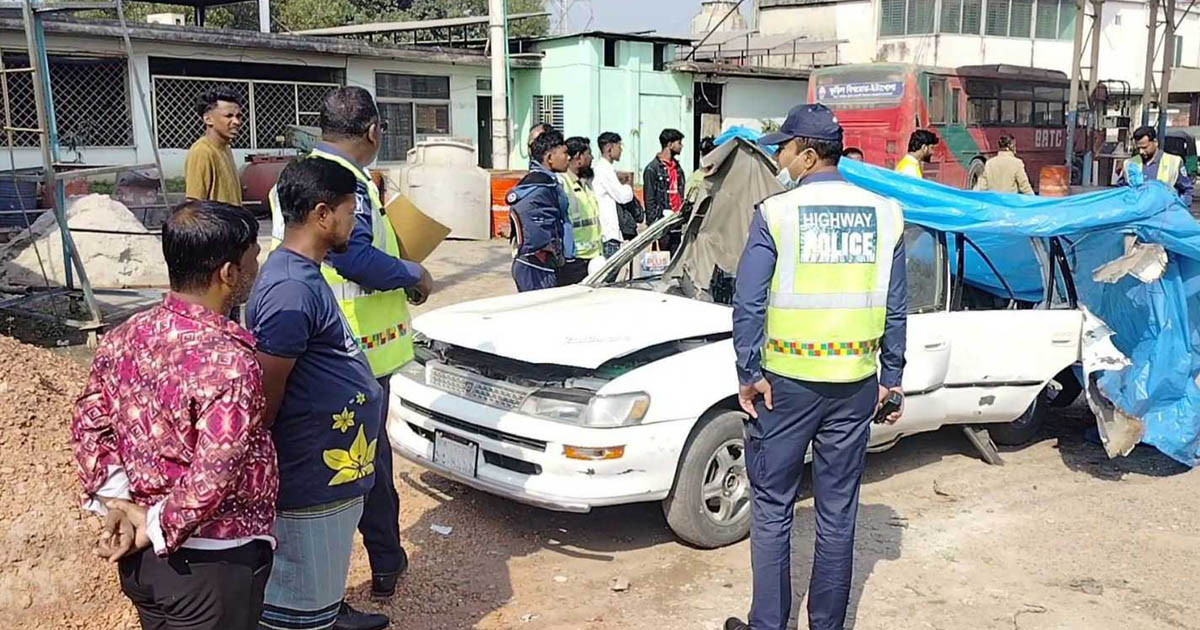 নরসিংদীর শিবপুরে প্রাইভেটকারে ভয়াবহ বিস্ফোরণ