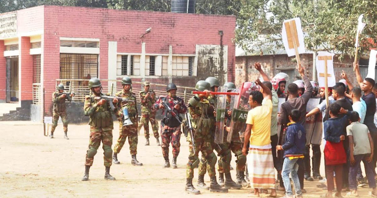 ঘোড়াঘাটে সহিংসতা ঠেকাতে যৌথ বাহিনীর মহড়া