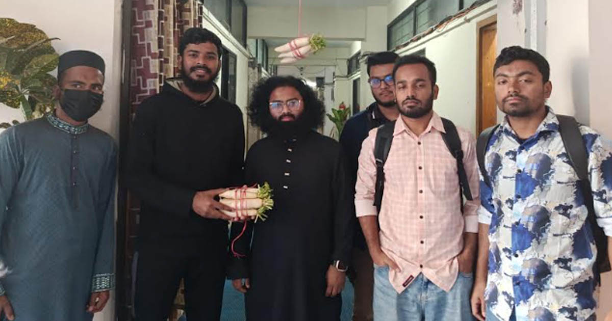 গোবিপ্রবি প্রশাসনকে মূলা উপহার দিল ইসলামী ছাত্র আন্দোলন