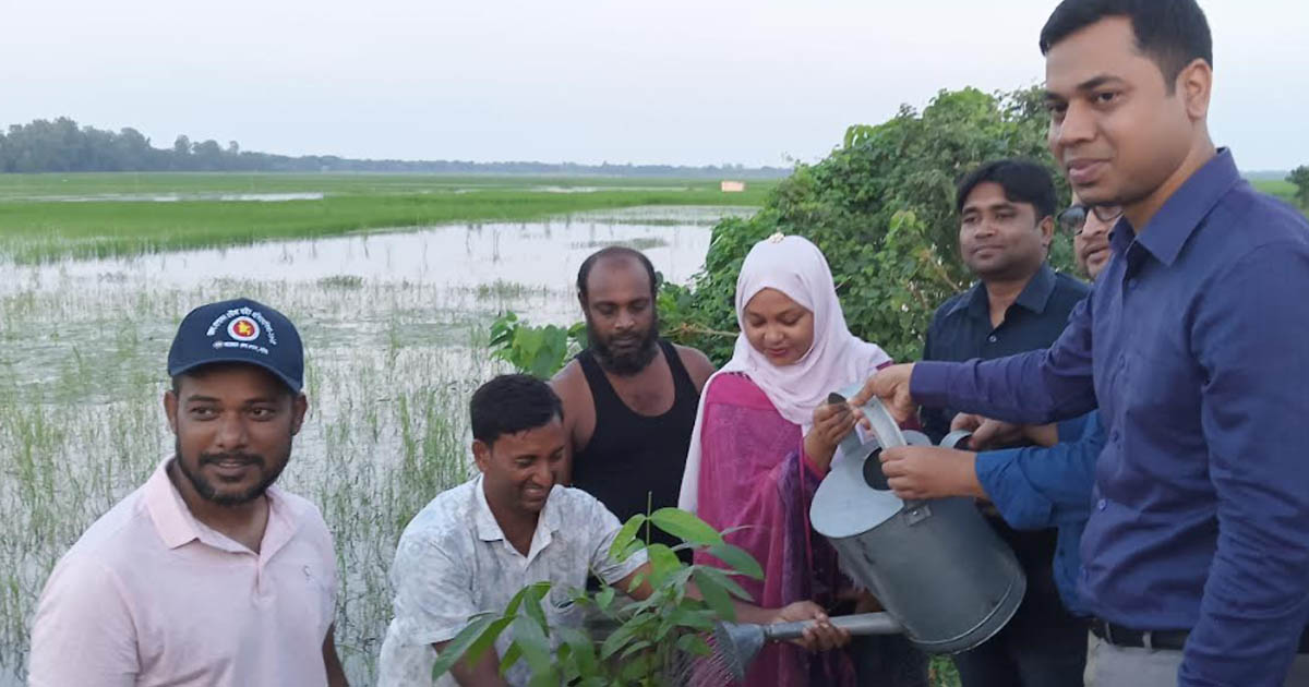 গুরুদাসপুরে ৫ হাজার বৃক্ষরোপণ