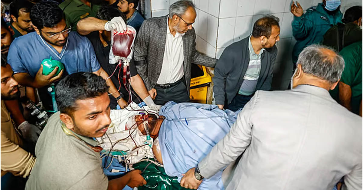 গুলিবিদ্ধ ওসমান হাদিকে নেওয়া হচ্ছে এভারকেয়ার হাসপাতালে