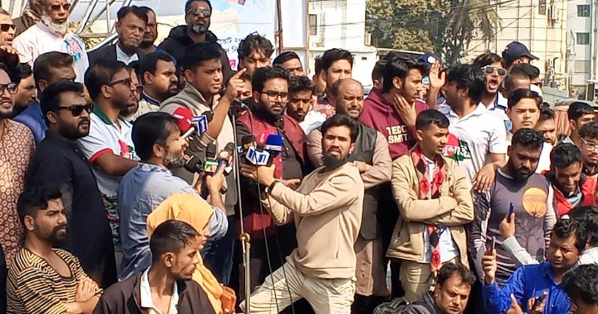 এবারের নির্বাচন হবে দখলবাজ-চাঁদাবাজদের বিরুদ্ধে লড়াই: হাসনাত আব্দুল্লাহ