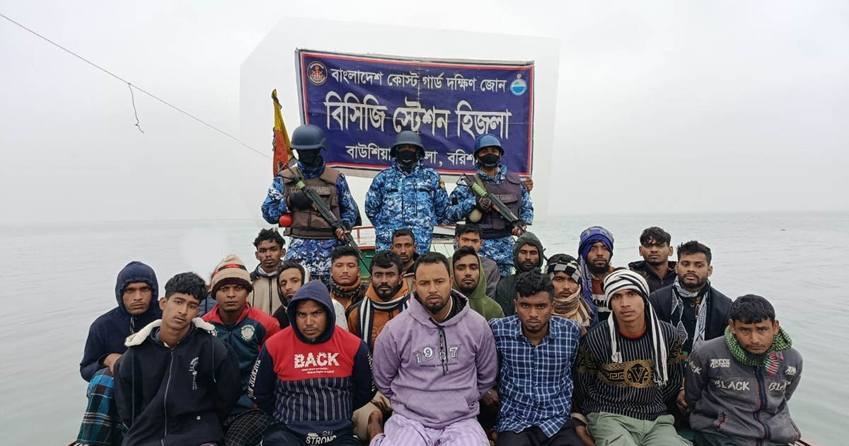 মেঘনা নদীতে অবৈধ বালু উত্তোলন: ৫৭ ড্রেজারসহ ২০ জন আটক
