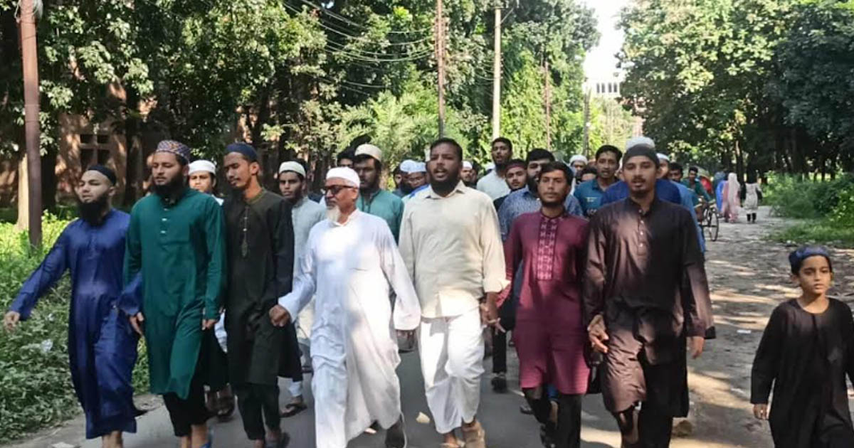 মসজিদের খতিব অপহরণের প্রতিবাদ ও ইস্কনকে নিষিদ্ধের দাবিতে জাবিতে বিক্ষোভ