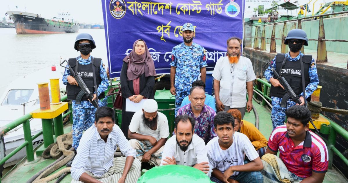 কর্ণফুলী নদীতে ডিজেল পাচারকালে আটক ৯