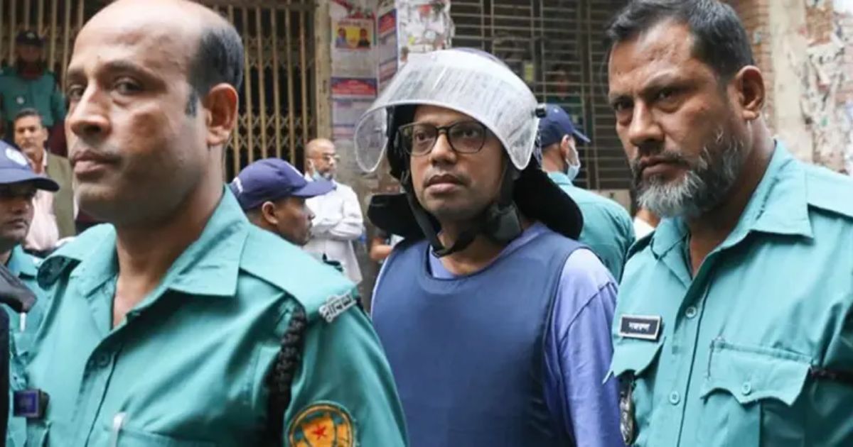 পলকের ঘাড়ের ২টি ও কোমরের ৩টি হাড় সরে গেছে