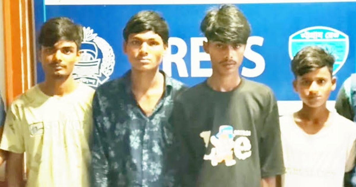 সাতকানিয়ায় দুই স্কুলছাত্রীকে নির্যাতনের অভিযোগ, গ্রেপ্তার ৪