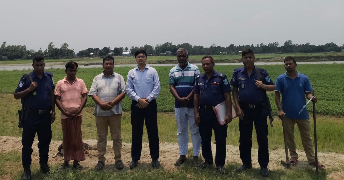 দৌলতপুরে অবৈধভাবে বালু উত্তোলনের দায়ে জরিমানা