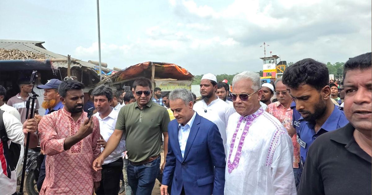 বাউফলে বিএনপি-জামায়াত উত্তেজনার মুখে অবরুদ্ধ সেতুমন্ত্রী
