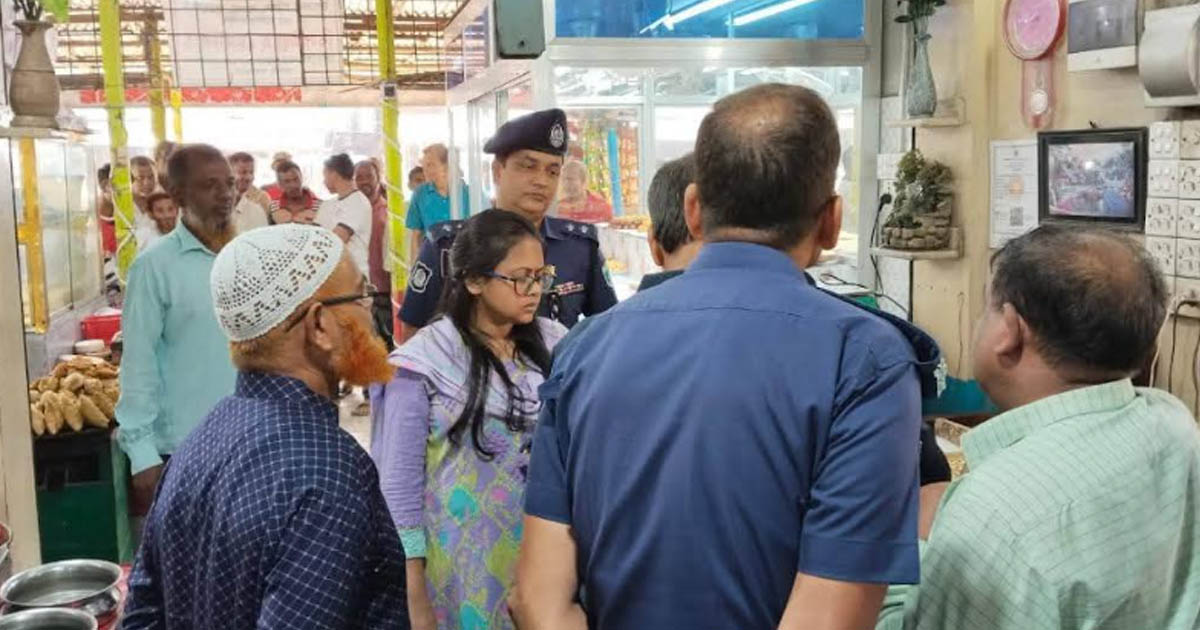 কালাইয়ে পচা-বাসি খাবার রাখায় ২০ হাজার টাকা জরিমানা