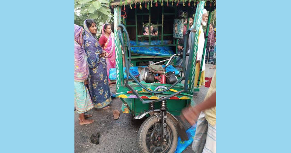 কালিয়াকৈর-ধামরাই রোডে সড়ক দুর্ঘটনায় নিহত ১