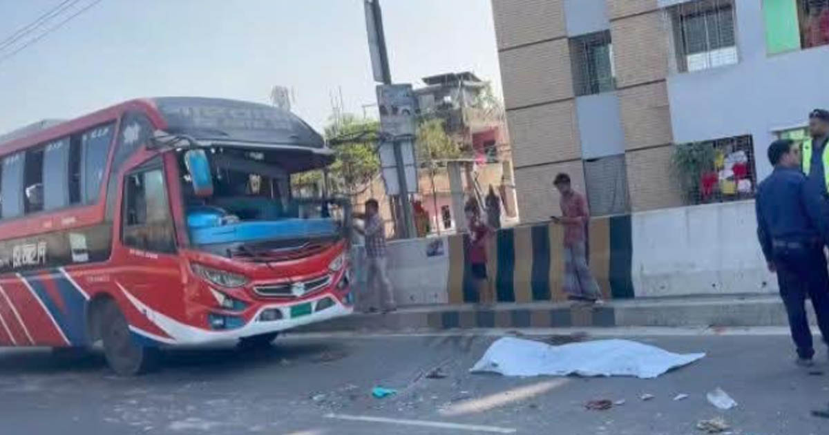 কালিয়াকৈরে দাঁড়িয়ে থাকা ট্রাকে বাসের ধাক্কা, হেলপার নিহত