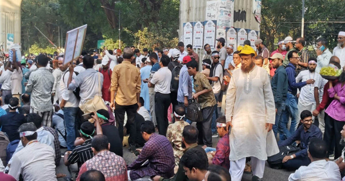 দাবি পূরণ না হওয়ায় চলবে শিক্ষকদের কর্মবিরতি, বার্ষিক পরীক্ষা স্থগিত