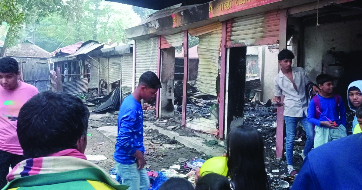 কুমিল্লায় বাজারে ভয়াবহ আগুন, ক্ষয়ক্ষতি প্রায় এক কোটি টাকা