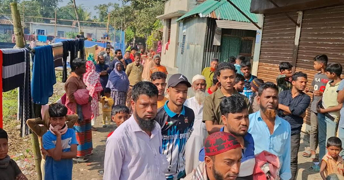 কিশোরগঞ্জে সংযোগ সড়ক বন্ধ করে দেওয়ায় চরম দুর্ভোগে পাঁচ শতাধিক মানুষ