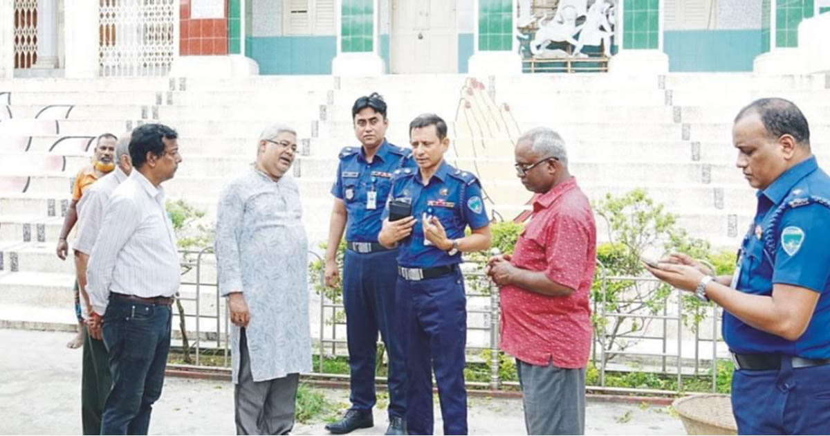 কুমিল্লায় পূজার প্রস্তুতিকালীন নিরাপত্তা পরিদর্শন করলেন পুলিশ সুপার