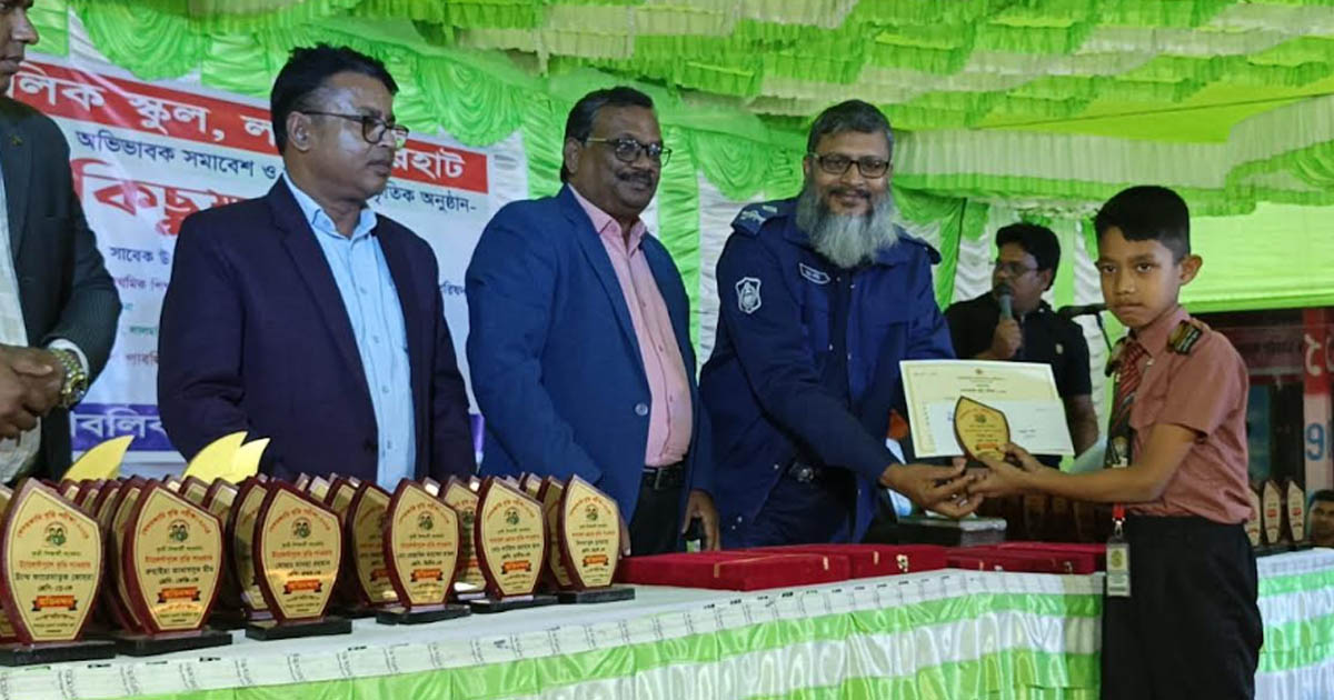 লালমনিরহাটে শিবরাম আদর্শ পাবলিক স্কুলে বৃত্তি সনদ প্রদান ও সাংস্কৃতিক অনুষ্ঠান