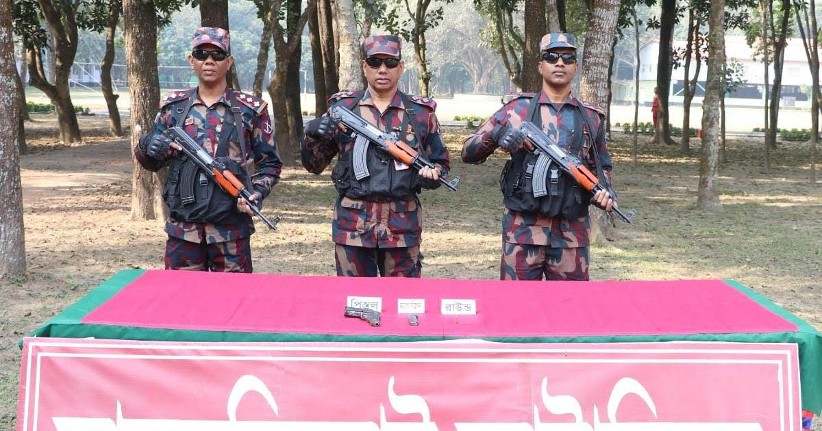 লালমনিরহাটে বিজিবির অভিযানে বিদেশি পিস্তল ও গুলি উদ্ধার