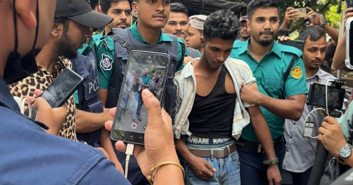 ধানমন্ডি ৩২ নম্বর থেকে আ. লীগের কর্মী সন্দেহে একজন আটক