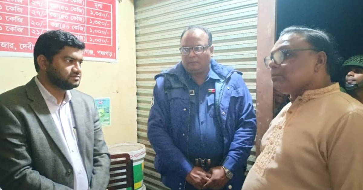 দেবীগঞ্জে যৌথবাহিনীর অভিযানে ২ হাজার বস্তা সার জব্দ