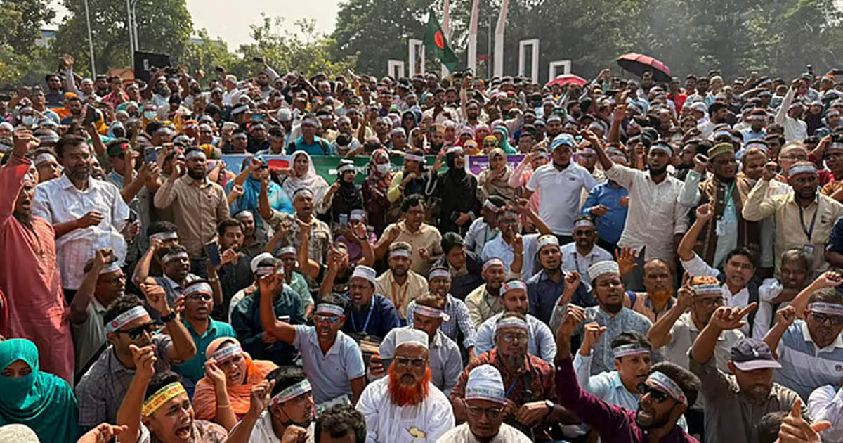 তিন দফা দাবিতে প্রাথমিক শিক্ষকদের আন্দোলনে বিভক্তি