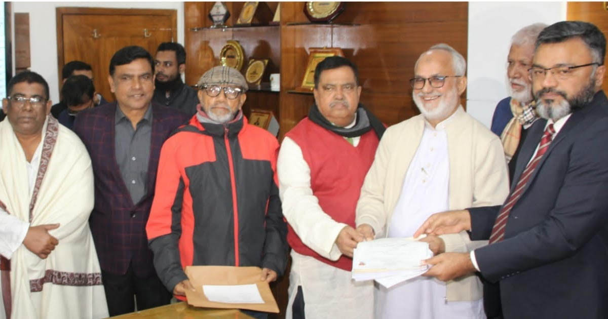 খুলনা-২ আসনে নজরুল ইসলাম মঞ্জুর মনোনয়নপত্র দাখিল