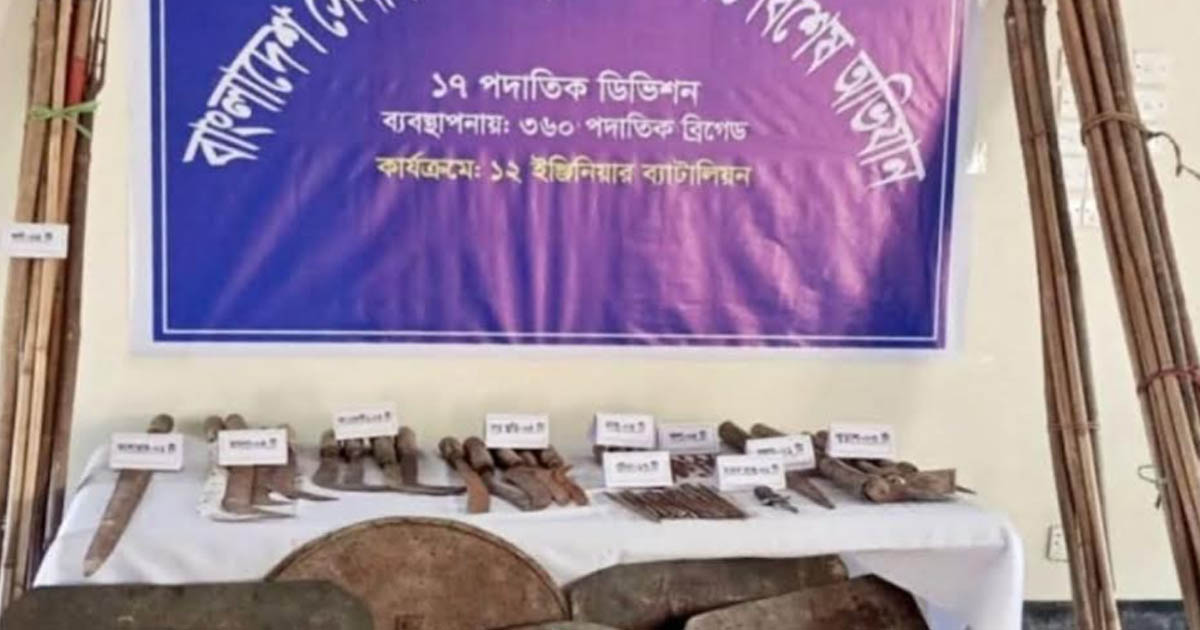 মধ্যনগরে দেশীয় অস্ত্র উদ্ধার