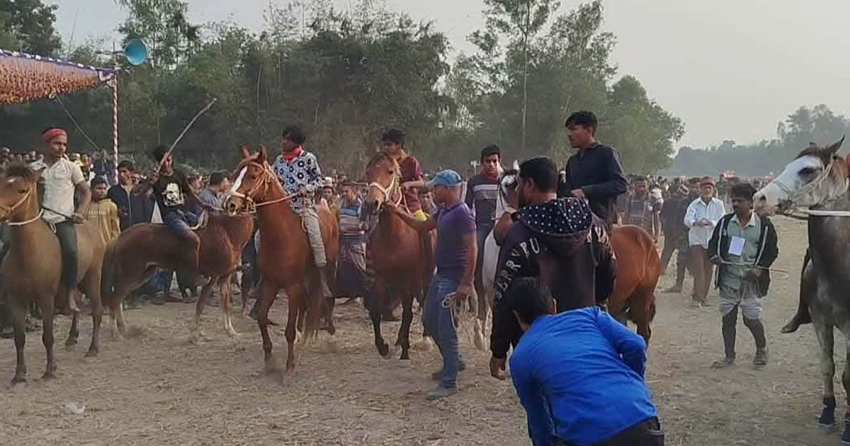 মধুপুরে গ্রাম বাংলার ঐতিহ্যবাহী ঘোড়দৌড় প্রতিযোগিতা অনুষ্ঠিত