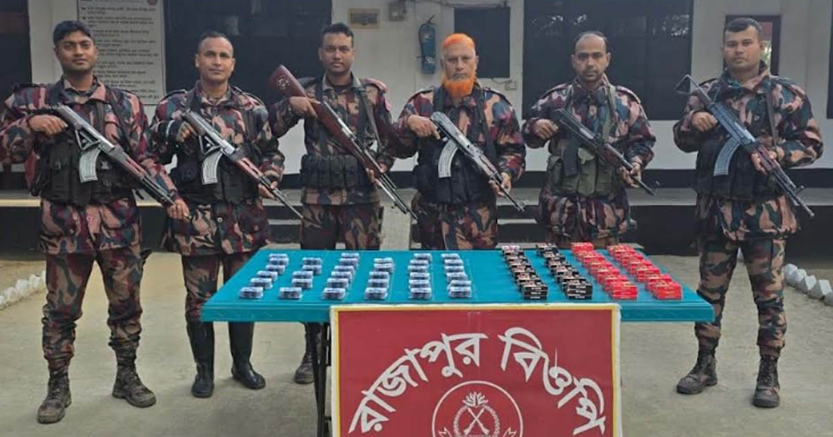 মহেশপুর সীমান্তে বিজিবির মাদকবিরোধী অভিযানে ভারতীয় মদ ও ভায়াগ্রা উদ্ধার