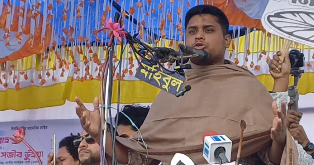 দেশ দুই ভাগে বিভক্ত, এক পক্ষ দালালি করছে
