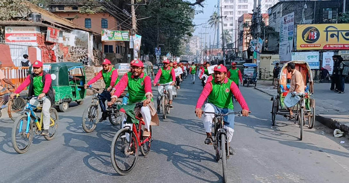 ফেনীতে ঈগল ও গণভোটে ‘হ্যাঁ’ সমর্থনে ছাত্রশিবিরের সাইকেল যাত্রা