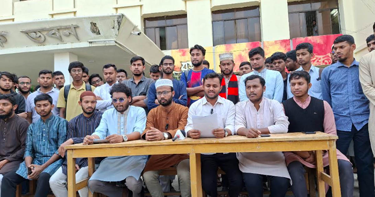 ছাত্রসংসদ নির্বাচনসহ ১৩ দফা দাবিতে নোবিপ্রবি শিবিরের স্মারকলিপি প্রদান