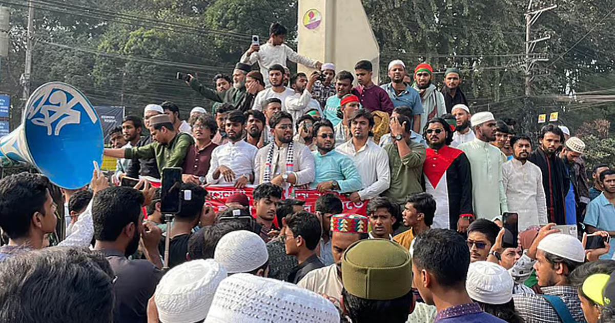 হাদি হত্যার বিচারে ‘টালবাহানা’ করলে বিচ্ছিন্নতার হুঁশিয়ারি ইনকিলাব মঞ্চ নেতার
