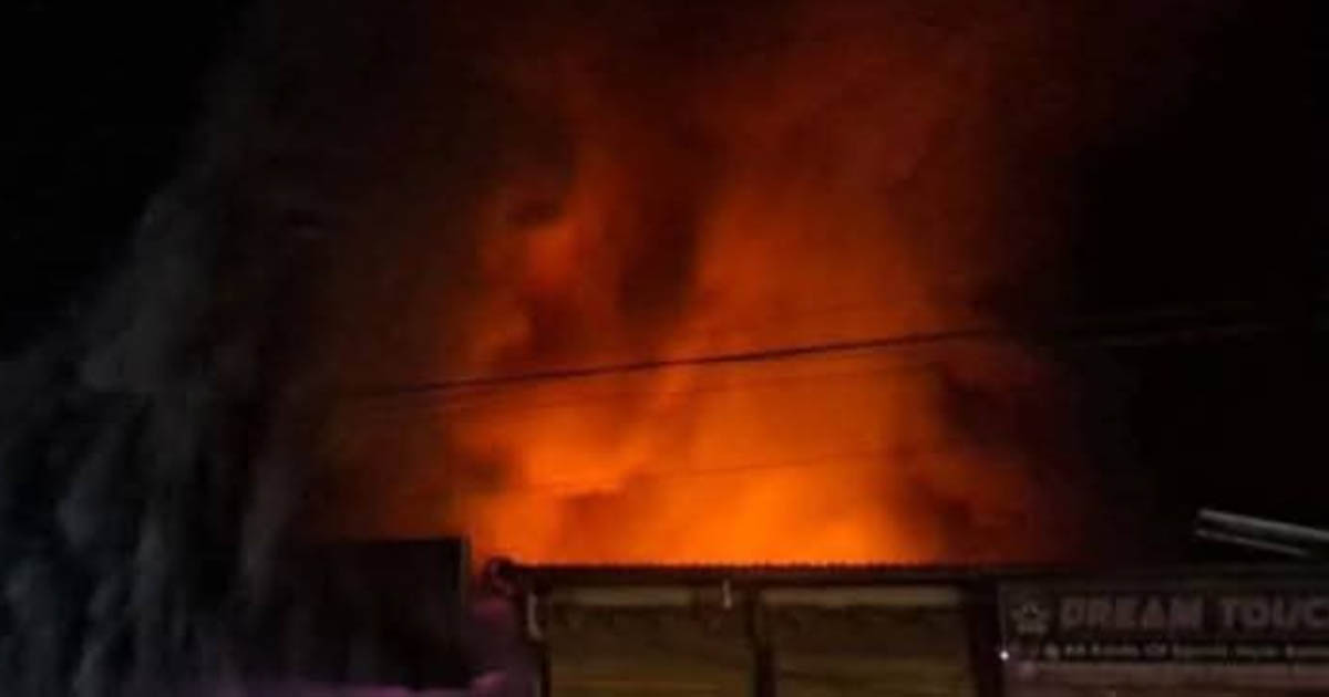 পাকুন্দিয়ায় অগ্নিকাণ্ডে তিনটি ব্যবসা প্রতিষ্ঠান পুড়ে ছাই