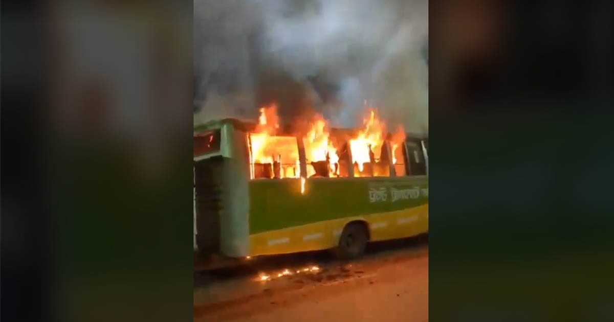 মধ্যরাতে পল্লবীতে বাসে আগুন
