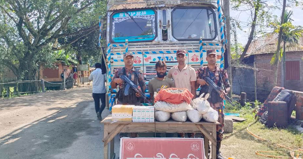 বুড়িমারী স্থলবন্দরে ভারতীয় ট্রাক থেকে বাংলাদেশি ওষুধ ও সিসা জব্দ, চালক আটক