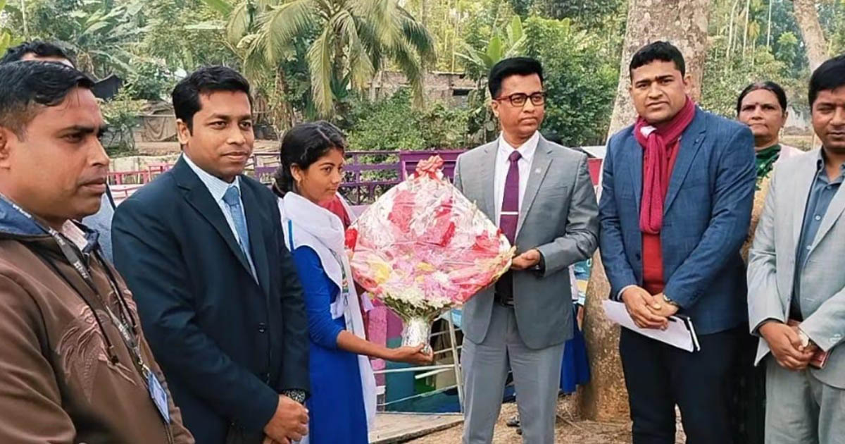 পিরোজপুরে ব্র্যাকের শিক্ষা তরী পরিদর্শন করলেন জেলা প্রশাসক