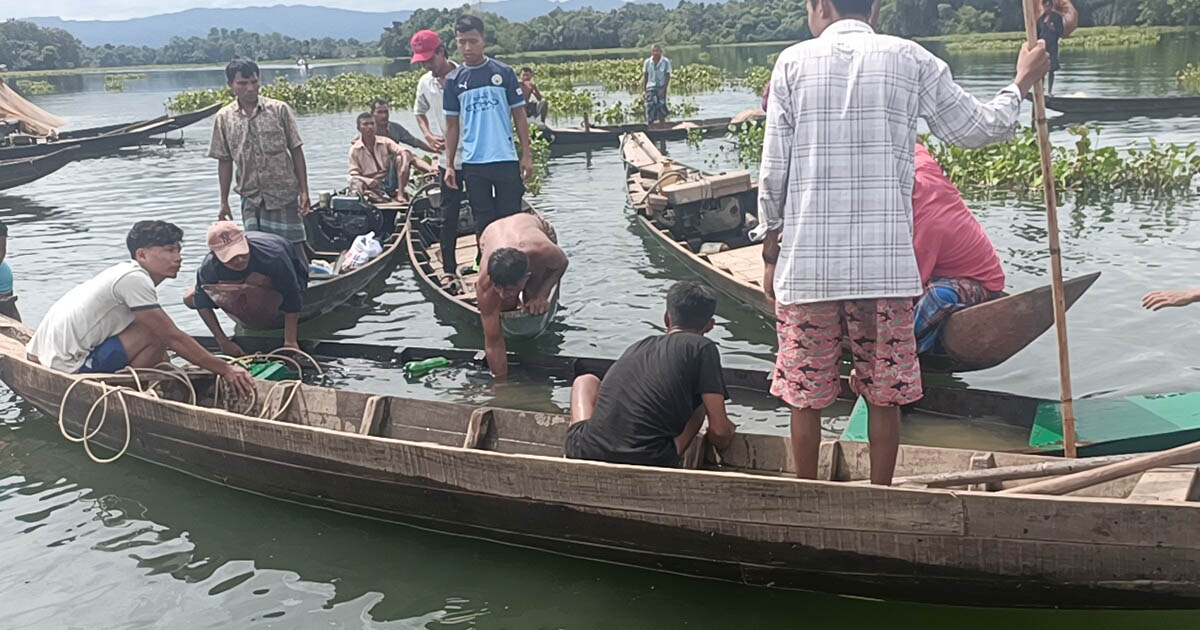 নানিয়ারচরে নৌকাডুবি: দুই কলেজ ছাত্র নিখোঁজ