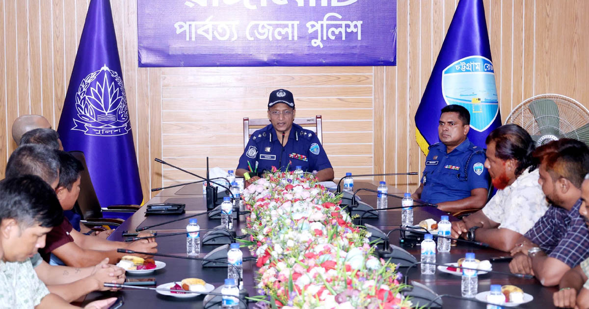 পুলিশ সুপারের সঙ্গে রাঙামাটিতে অটোরিক্সা শ্রমিক ও সমবায় নেতাদের মতবিনিময়