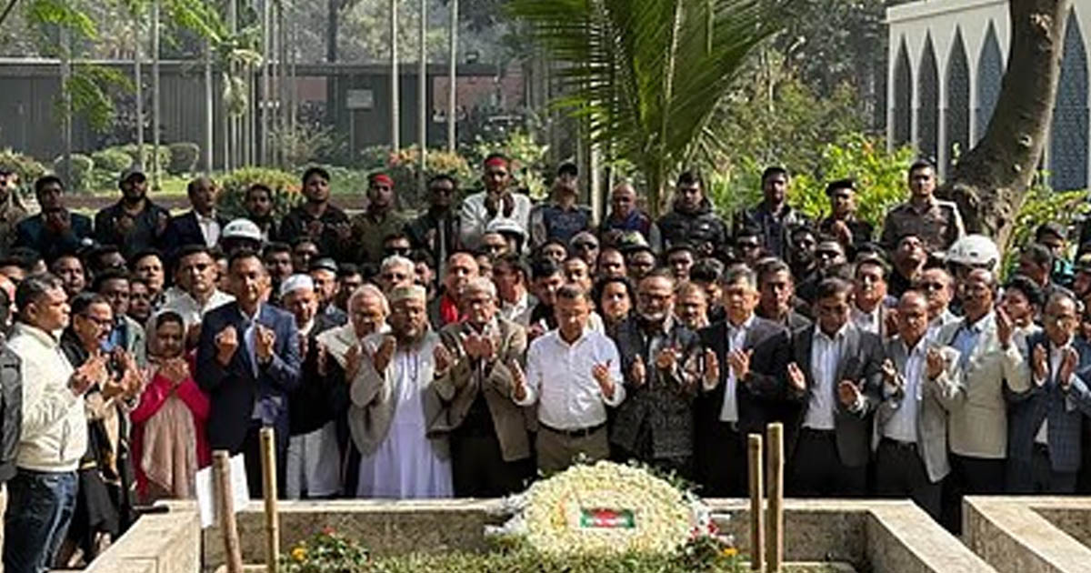 ওসমান হাদির কবর জিয়ারত করলেন তারেক রহমান