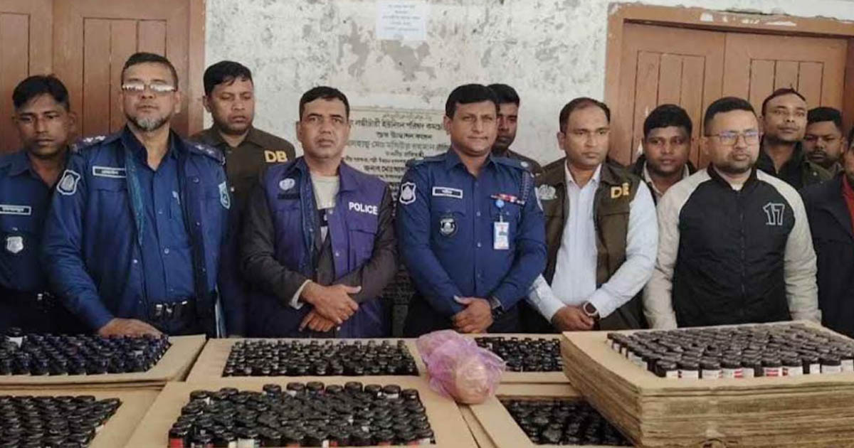 রংপুরে দশ লক্ষ টাকার মাদক উদ্ধার, পিকআপ ভ্যানচালক পলাতক